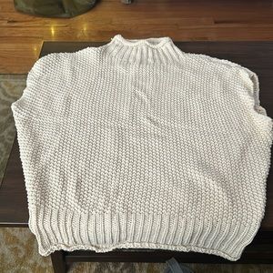 Short sleeve lock neck sweater